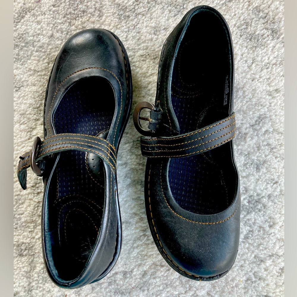 Black leather-upper flats by Born in size 7